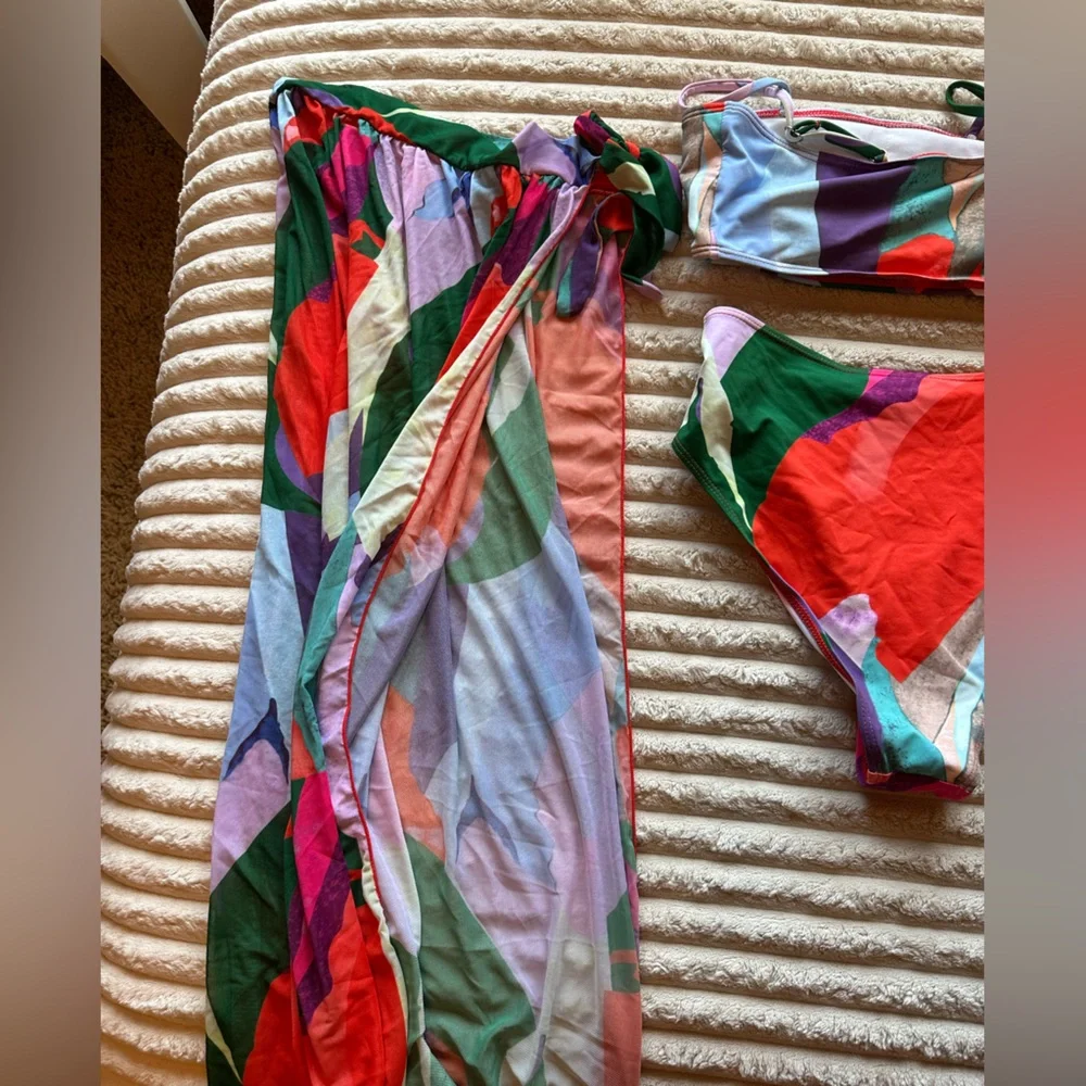 Colorful Abstract Bikini Set - Picture 3 of 3